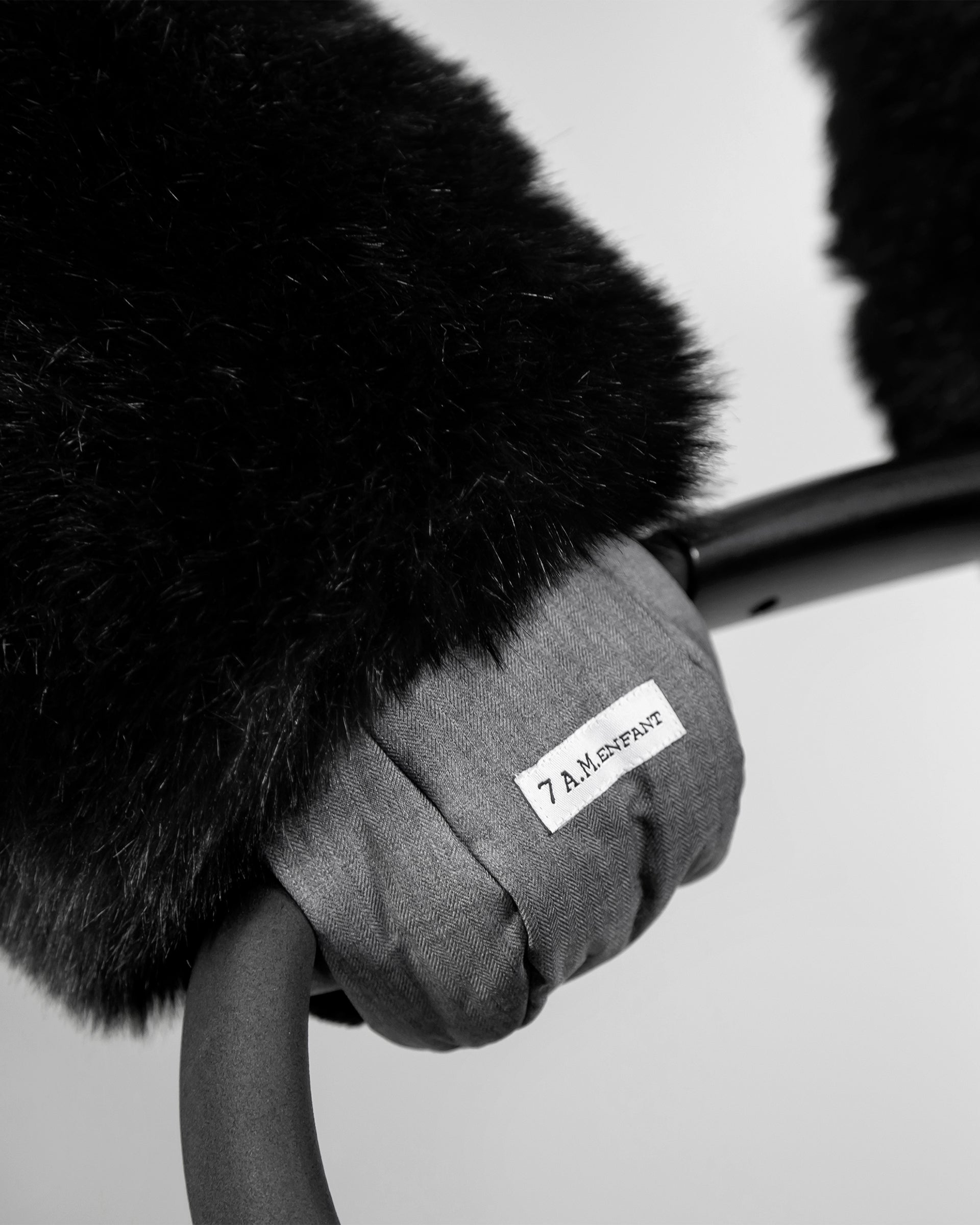 Heather Grey Dark - Black Faux Fur//