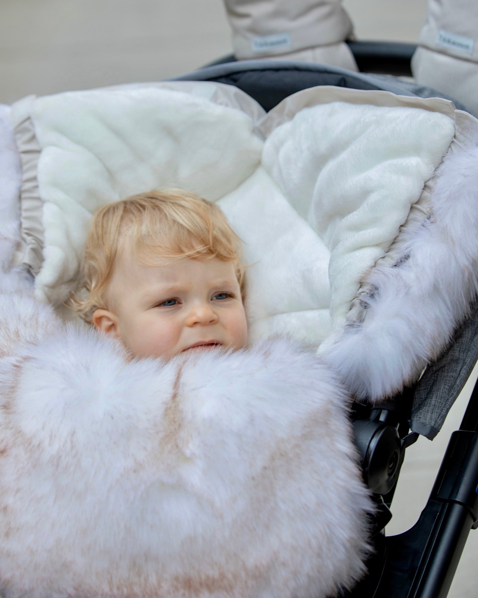 Heather Beige White Faux Fur//