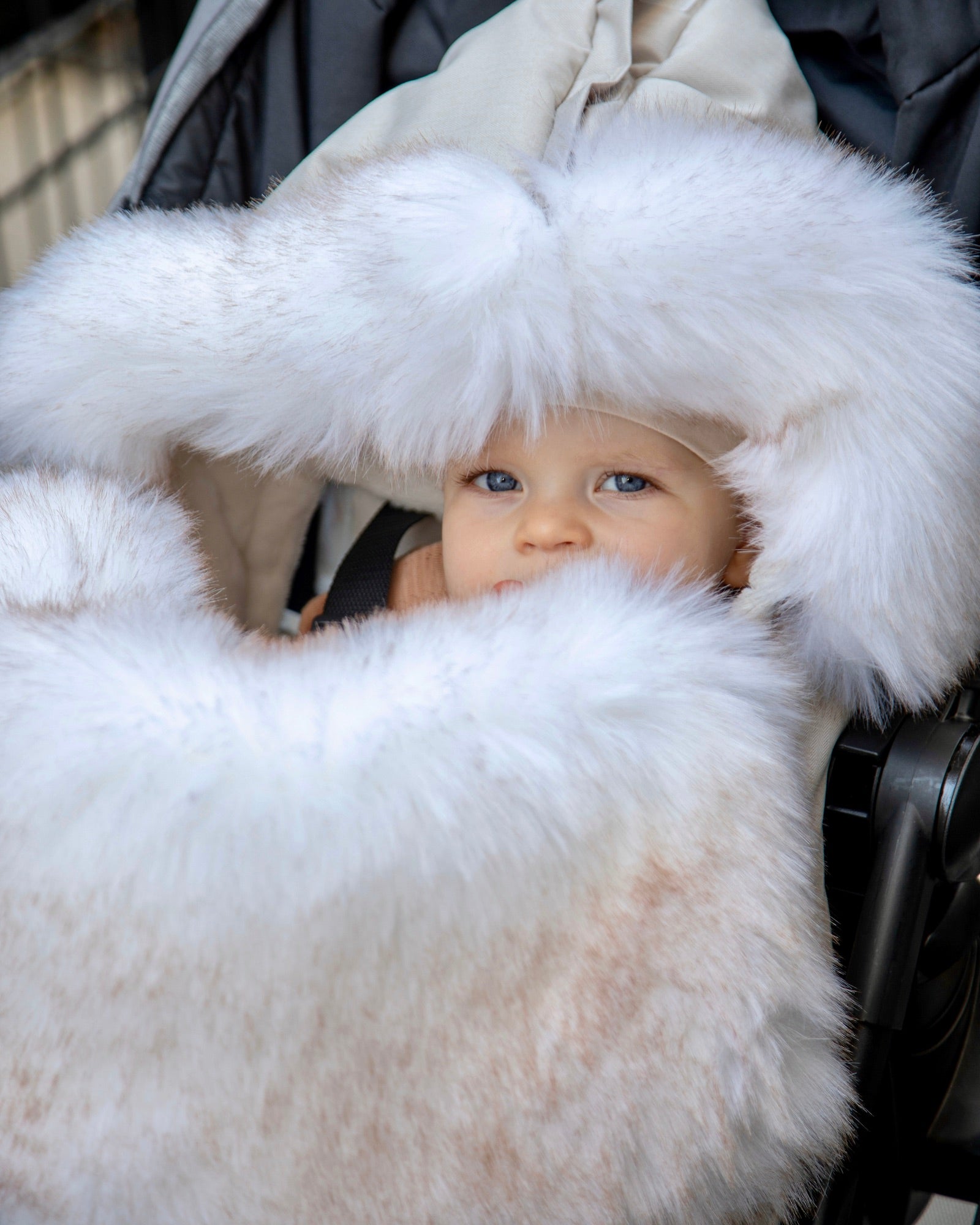 Heather Beige White Faux Fur//