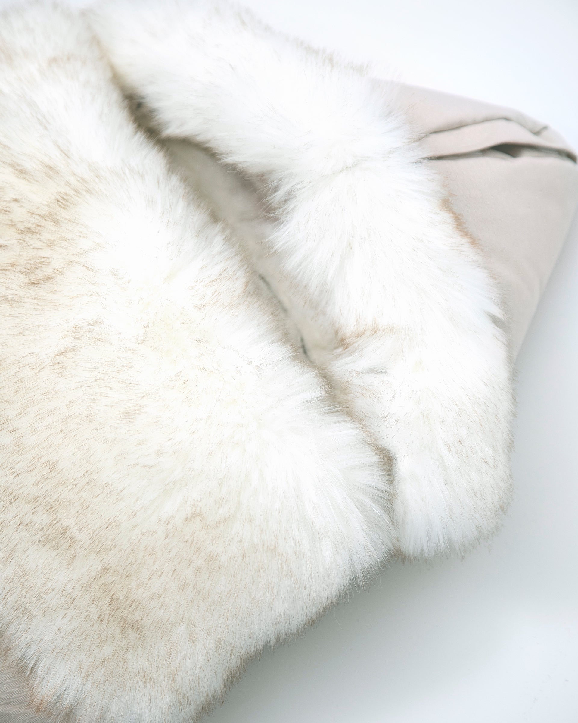 Heather Beige White Faux Fur//