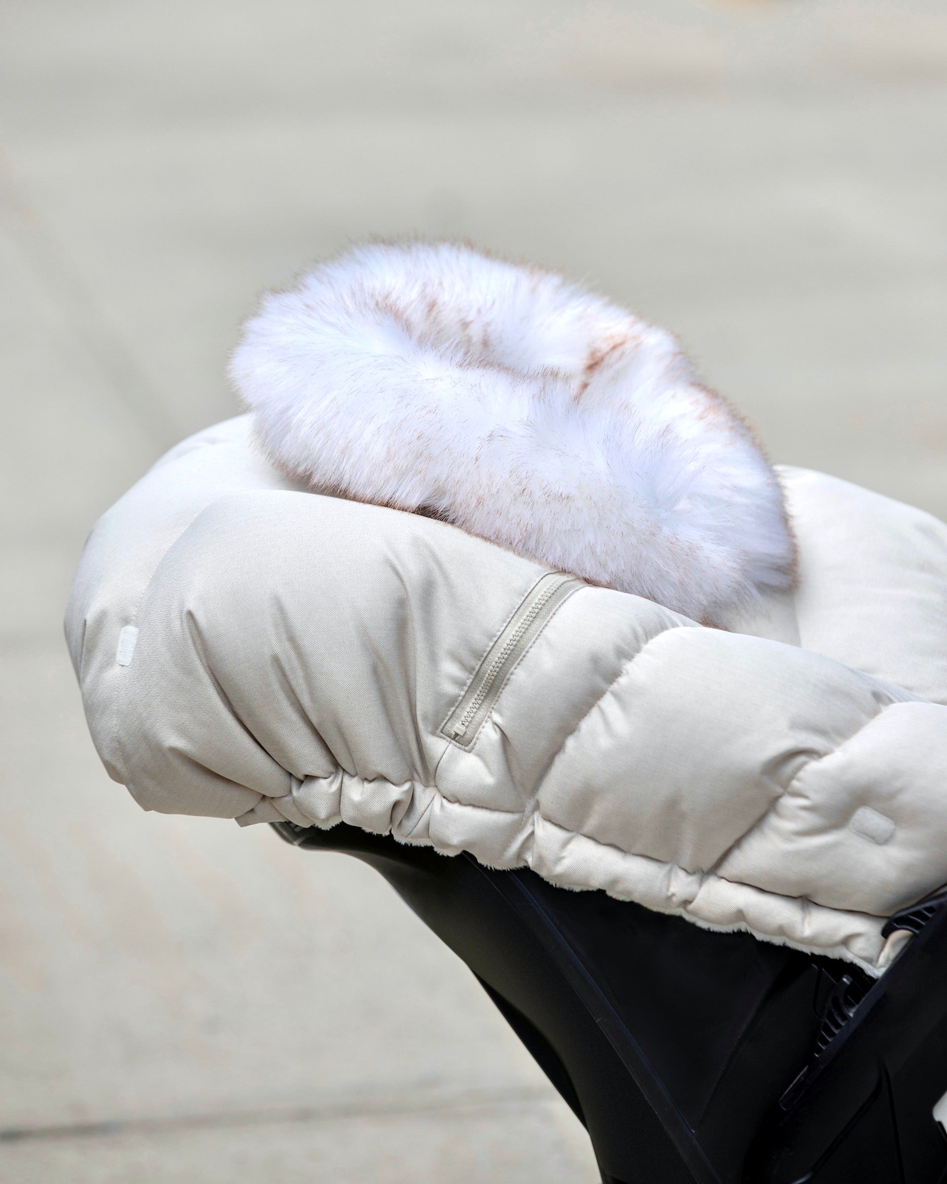 Heather Beige White Faux Fur//